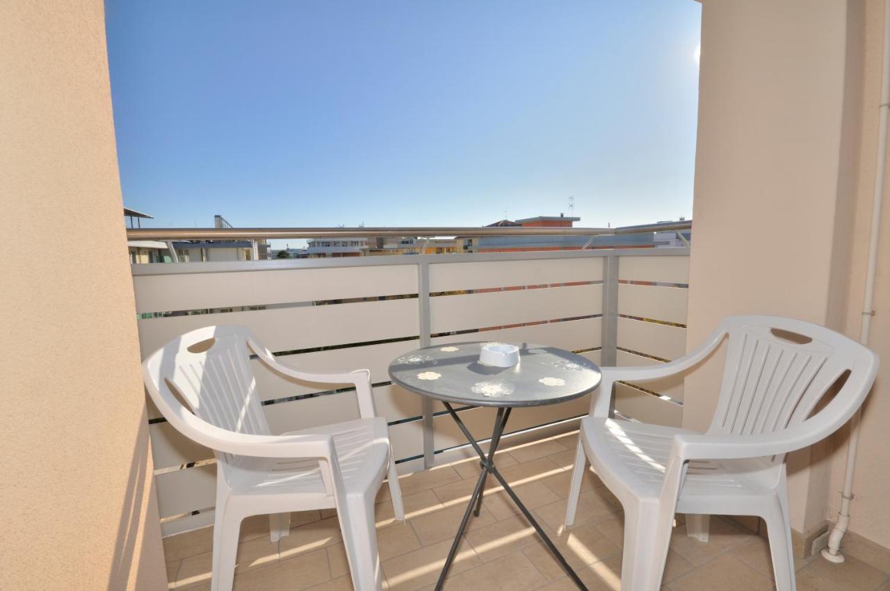 Condominio Bristol 비비오네 외부 사진